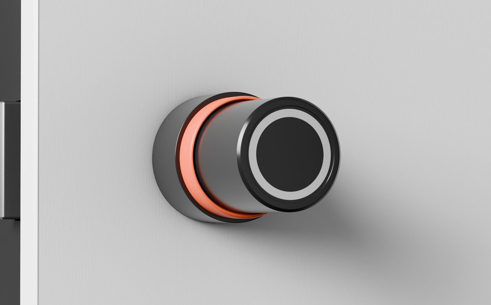 Ojmar OTS 20 Batteryless — knott med korallfarget ring, sett på skrå